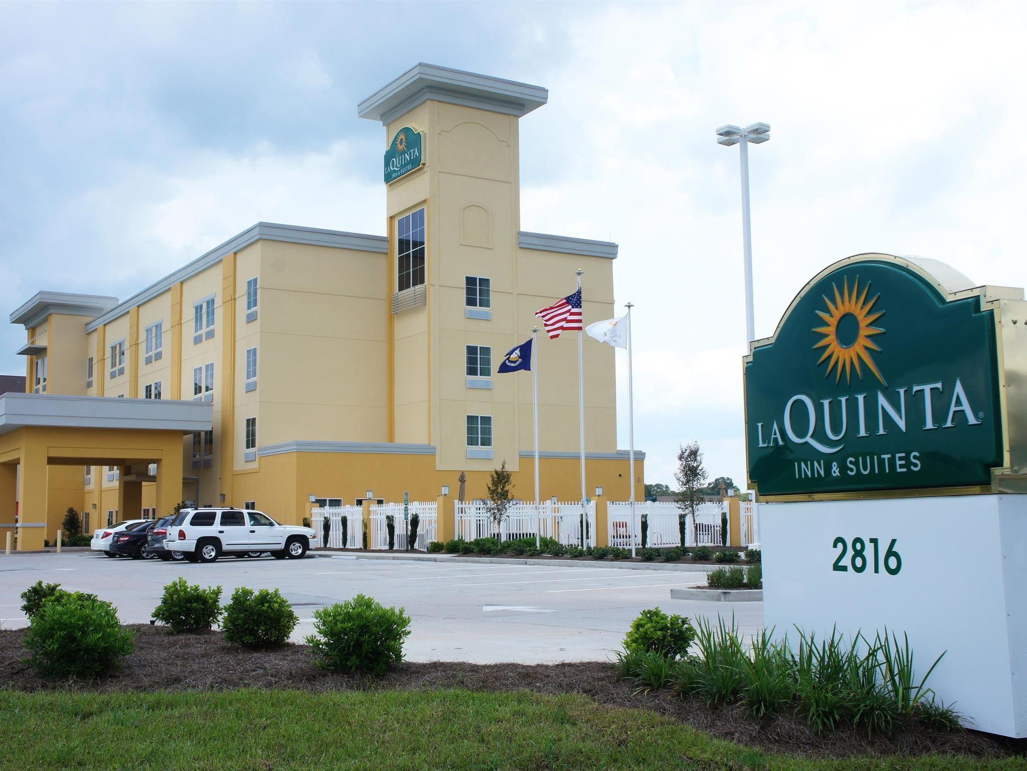 La Quinta By Wyndham Gonzales La Hotel Exterior photo